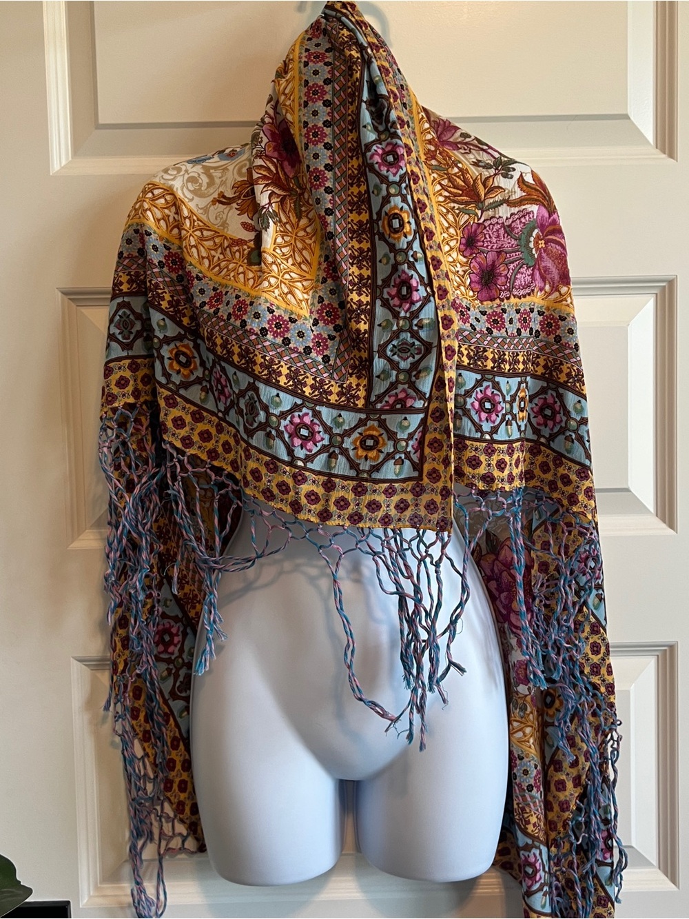 ARATTA Scarf Shawl Wrap Fringe NWOT